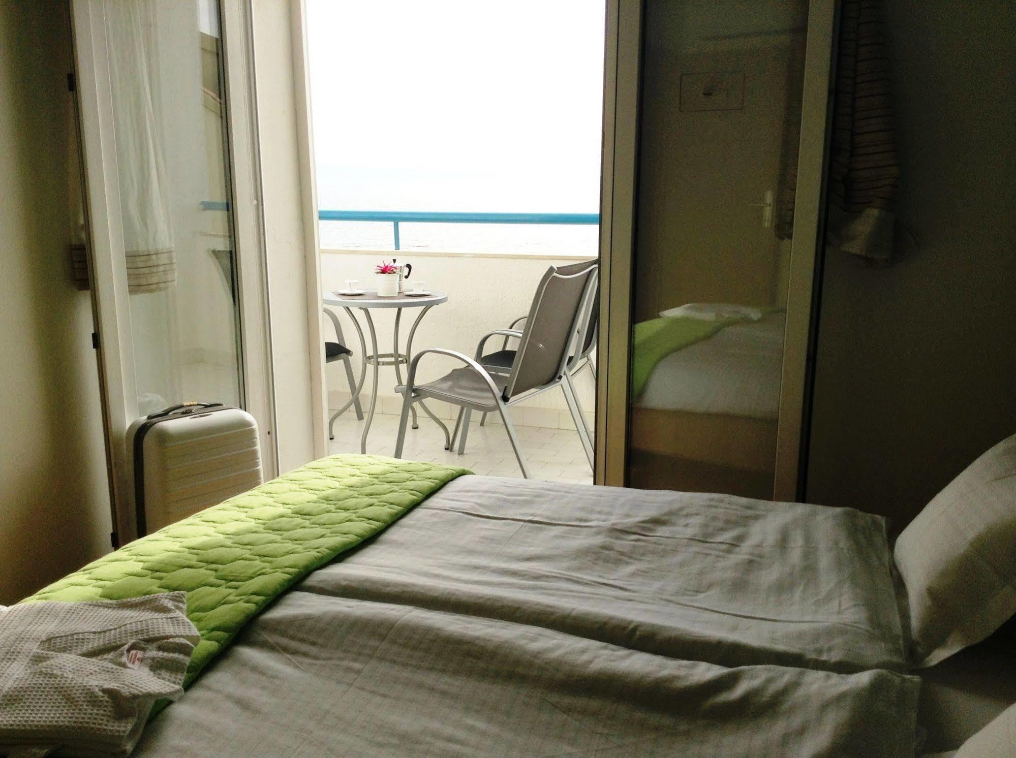 Apartments Zanic On The Beach Podstrana Exterior foto